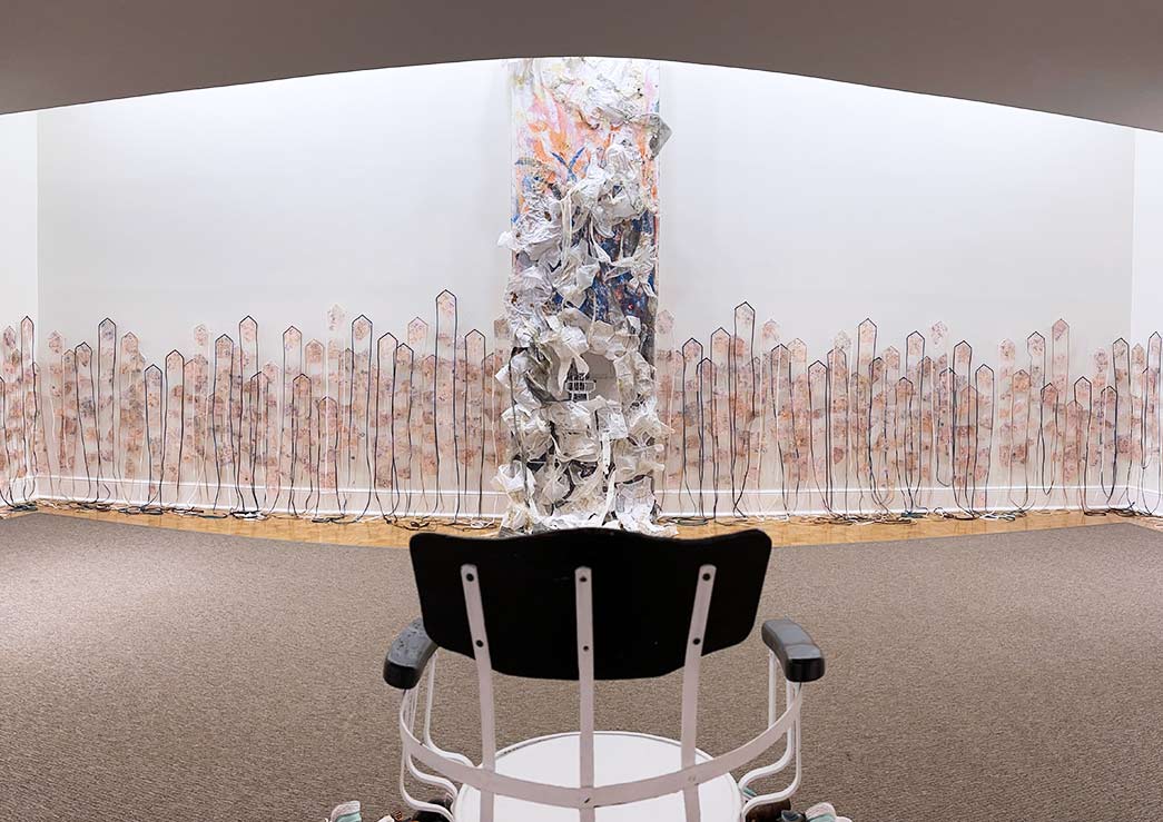 Jan Ru Wan Front wall and shoe shine