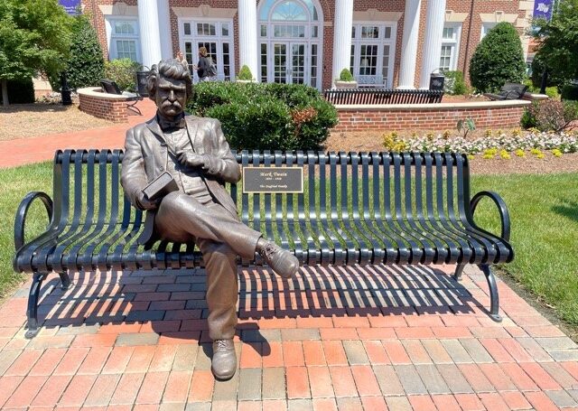 Mark Twain Siegfried Bench
