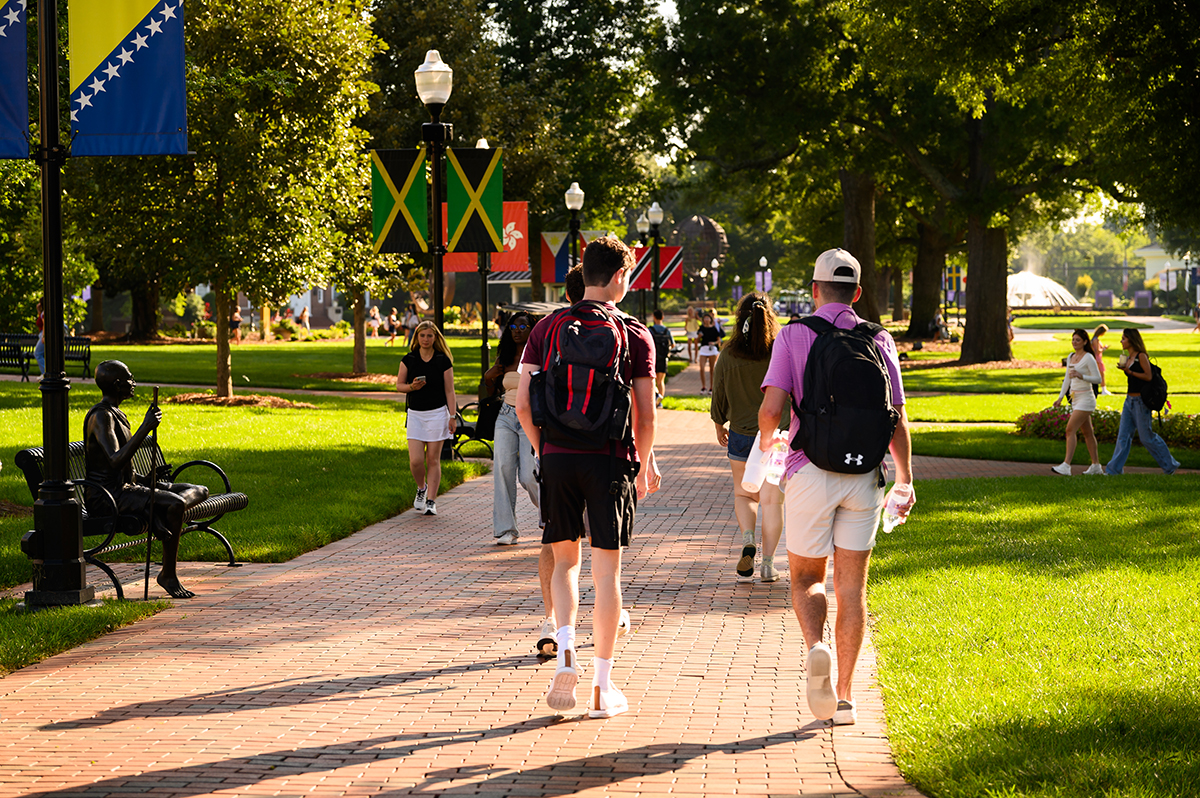 This year’s enrollment includes 1,760 new undergraduate and graduate students. A group of students walked through HPU’s Kester International Promenade on the first day of the fall semester on Aug. 17, 2026.