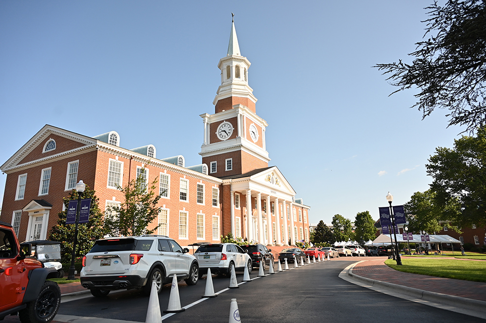 A line of vehicles made its way past Roberts Hall on HPU’s campus as new students moved into their residence halls.