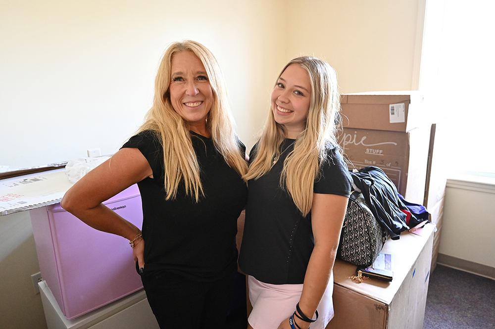 Karen Cattran helped her daughter Zoe move into her dorm room. Zoe Cattran is a business administration major from St. Petersburg, Florida.