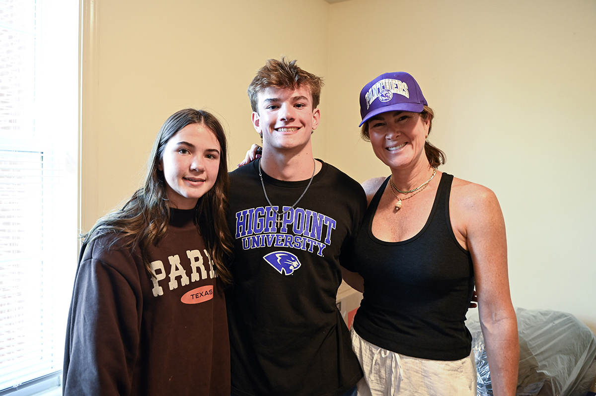 Liam Crenshaw, a freshman from Austin, Texas, learned more about HPU from his cousin who attended school at the university. Pictured from left is Crenshaw’s younger sister, Violet, and his mother, Beverly.