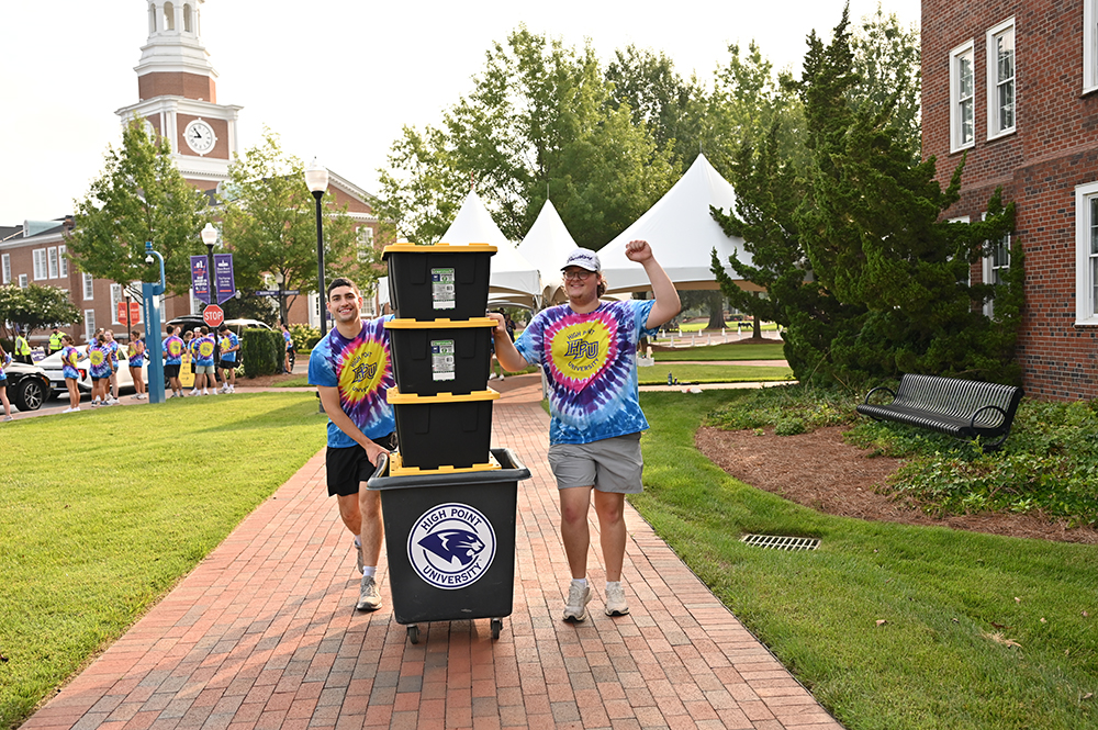HPU student volunteers unloaded vehicles of new students upon arrival and moved the items to dorm rooms during Move-In Weekend, providing a smooth transition for the newest HPU family members.