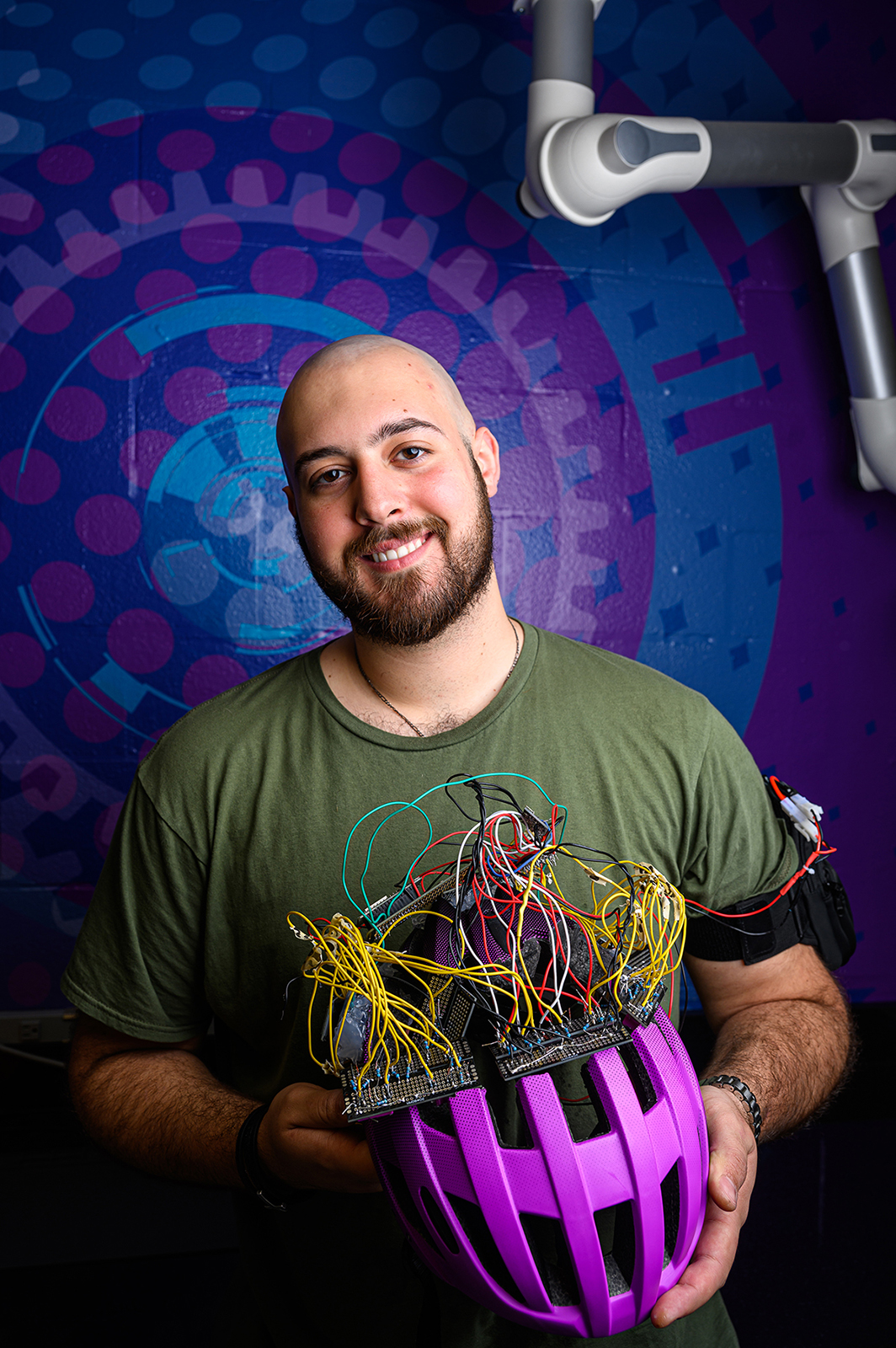 Jordan Destafino, a Class of 2027 neuroscience and electrical engineering major from Mocksville, North Carolina, shared the brain scanner he built from scratch using a bicycle helmet and everyday components.