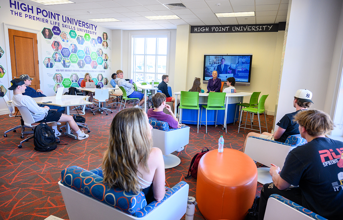Turner answered questions in HPU’s Entrepreneurship Center. 