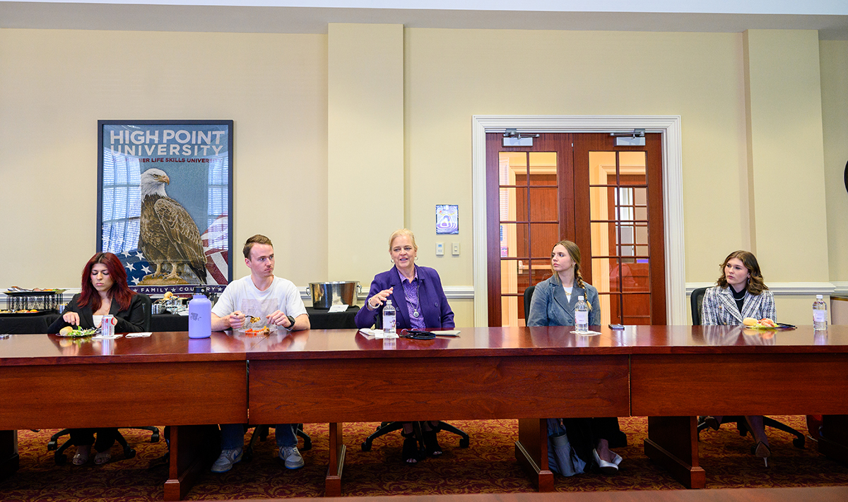 Turner shared lunch with students during her visit to campus. 