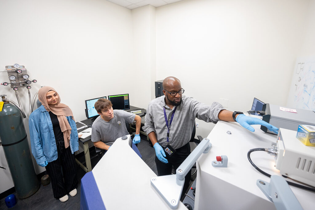 From left, HPU students Sara Hamidpour and Vladimir “Vovi” Lagutin work with Dr. Sean Johnson, assistant professor of electrical engineering, to continue advancing nanowire research.