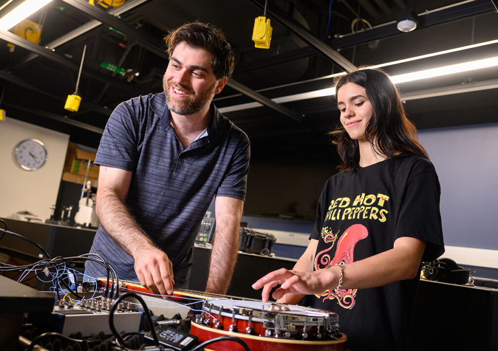 Rokni and physics major Claire Klein examine banjo acoustics.