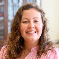 Leslie Ayers headshot