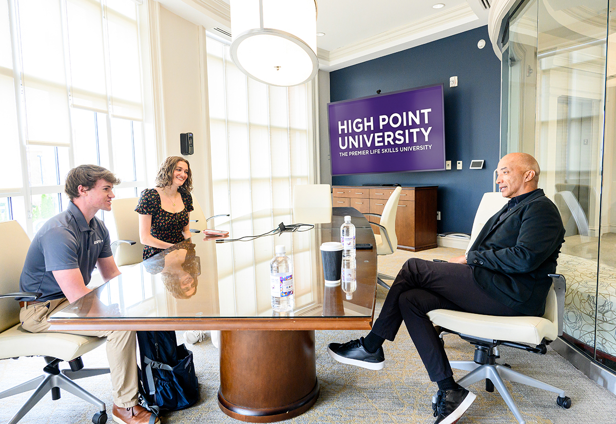 Byron Pitts Coaching High Point University Students