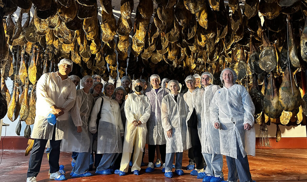Students explored the traditional Iberian ham production process, from the natural raising of the pigs to the final curing stages.