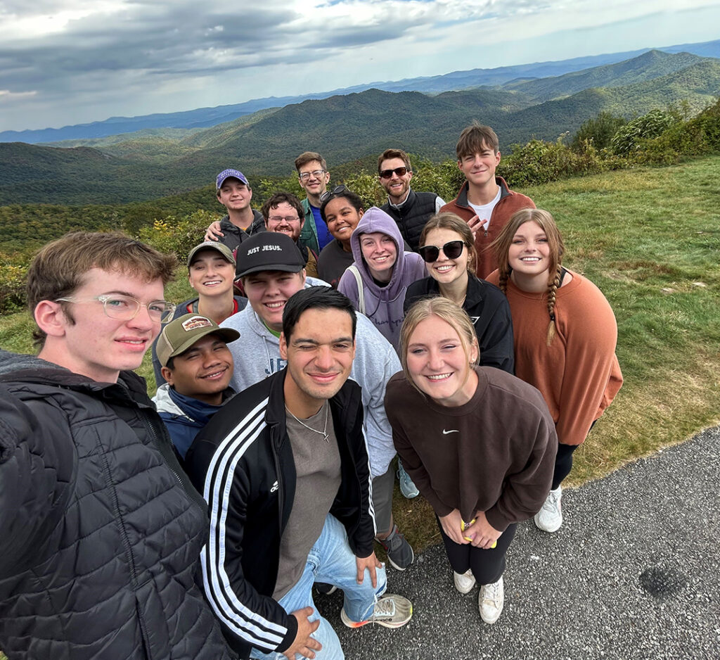 ) Rev. Drs. Preston Davis, vice president and minister to the university, and Chris Franks, chair of the religion and philosophy department, traveled with 13 HPU students from differing majors during fall break to explore the faith communities in Asheville, North Carolina. 