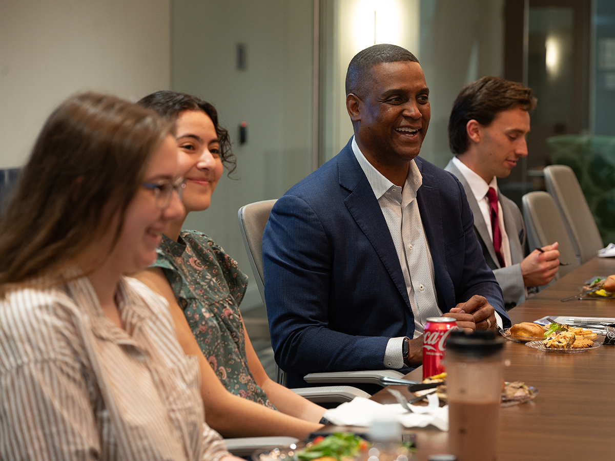 Suggs had lunch with students in the Wanek School of Natural Sciences. 