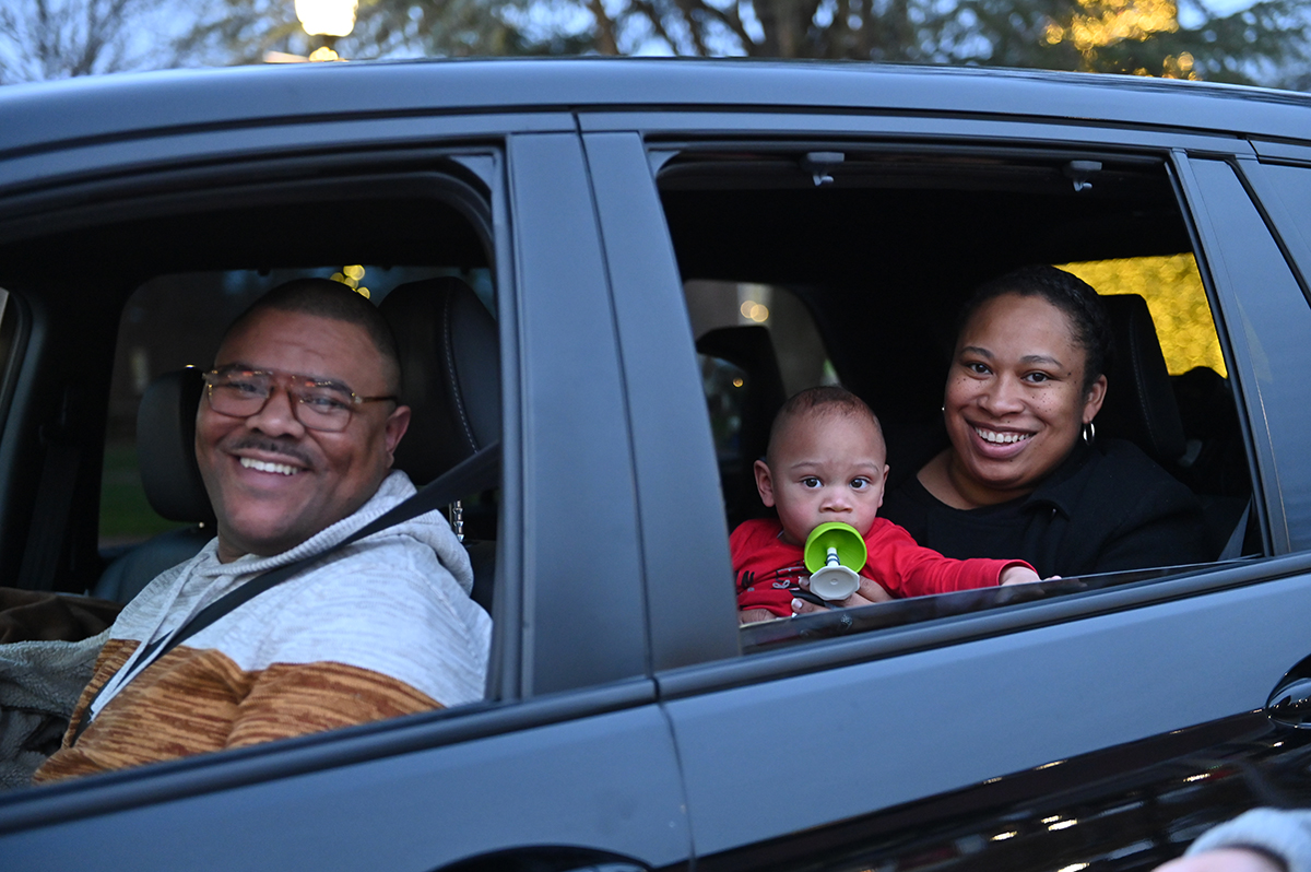 HPU Continues Thousands to the Annual Christmas Drive High