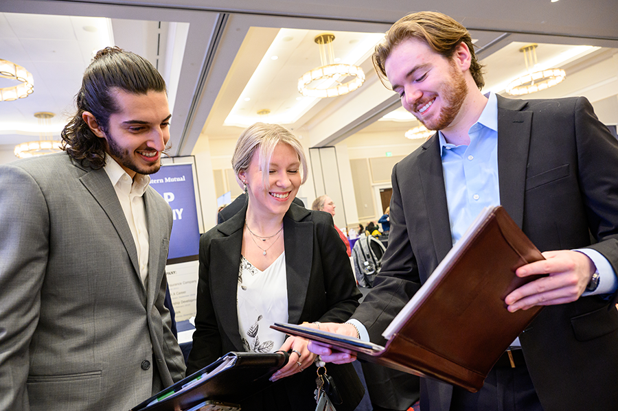 HPU Spring Career Expo, students prepare for speaking with employers
